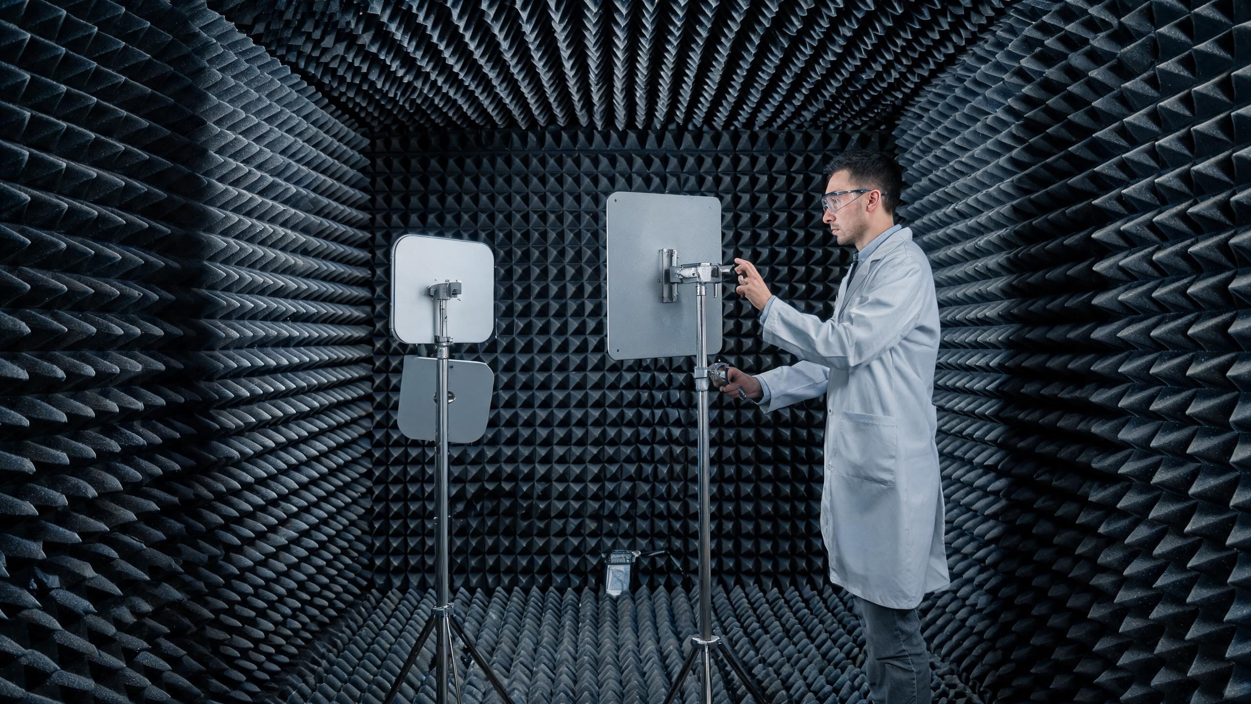 هوائيات RFID الدائرية مقابل الخطية: ما يشكّل منطقة القراءة فعلًا
