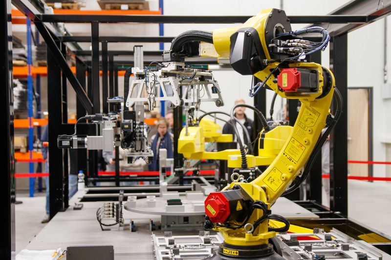 SR-ROBOT1 Autonomous RFID Inventory Robot